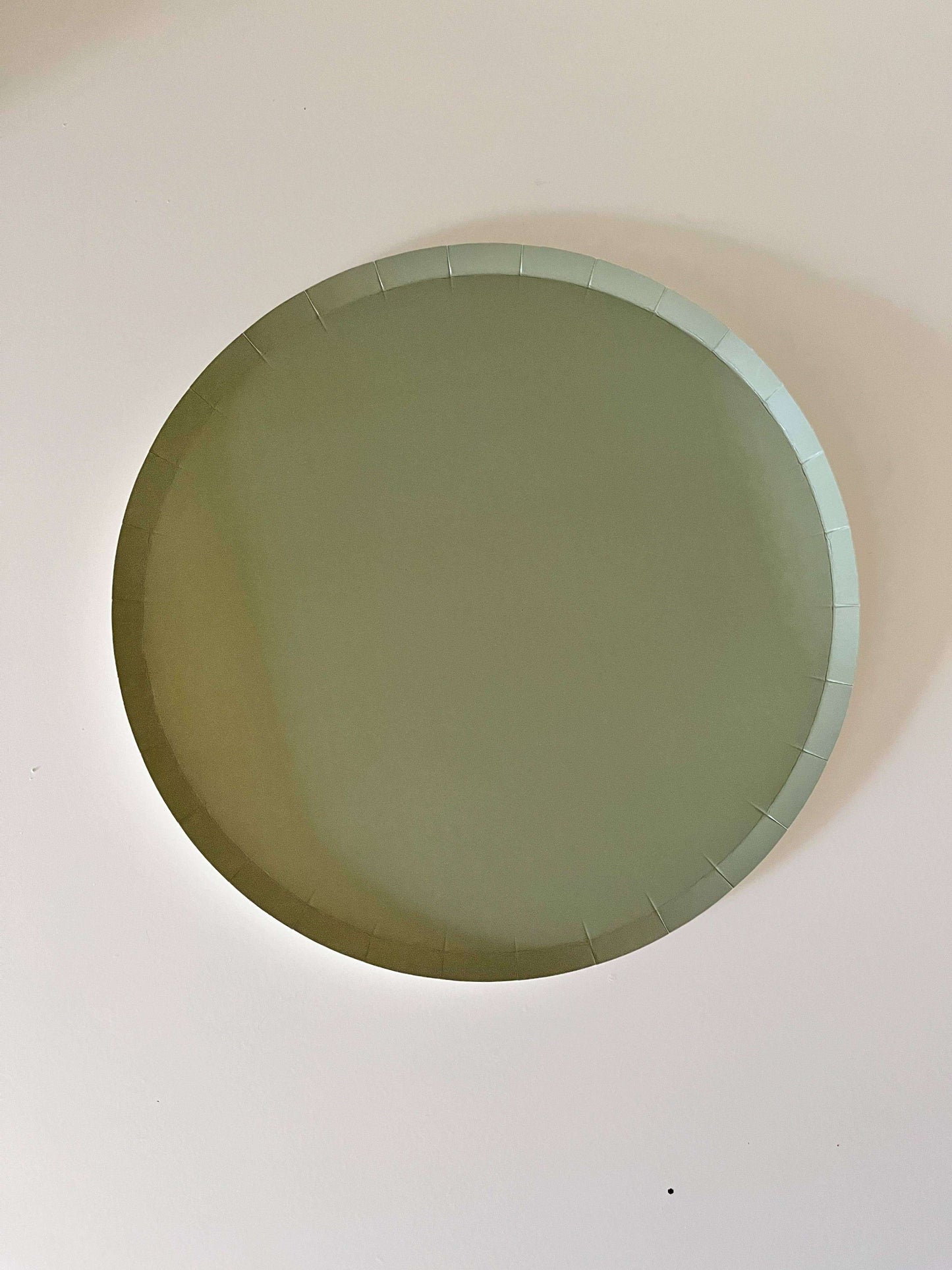 9inch Classic Green Paper Plates for Children's Parties, Low rim shallow paper party plates.