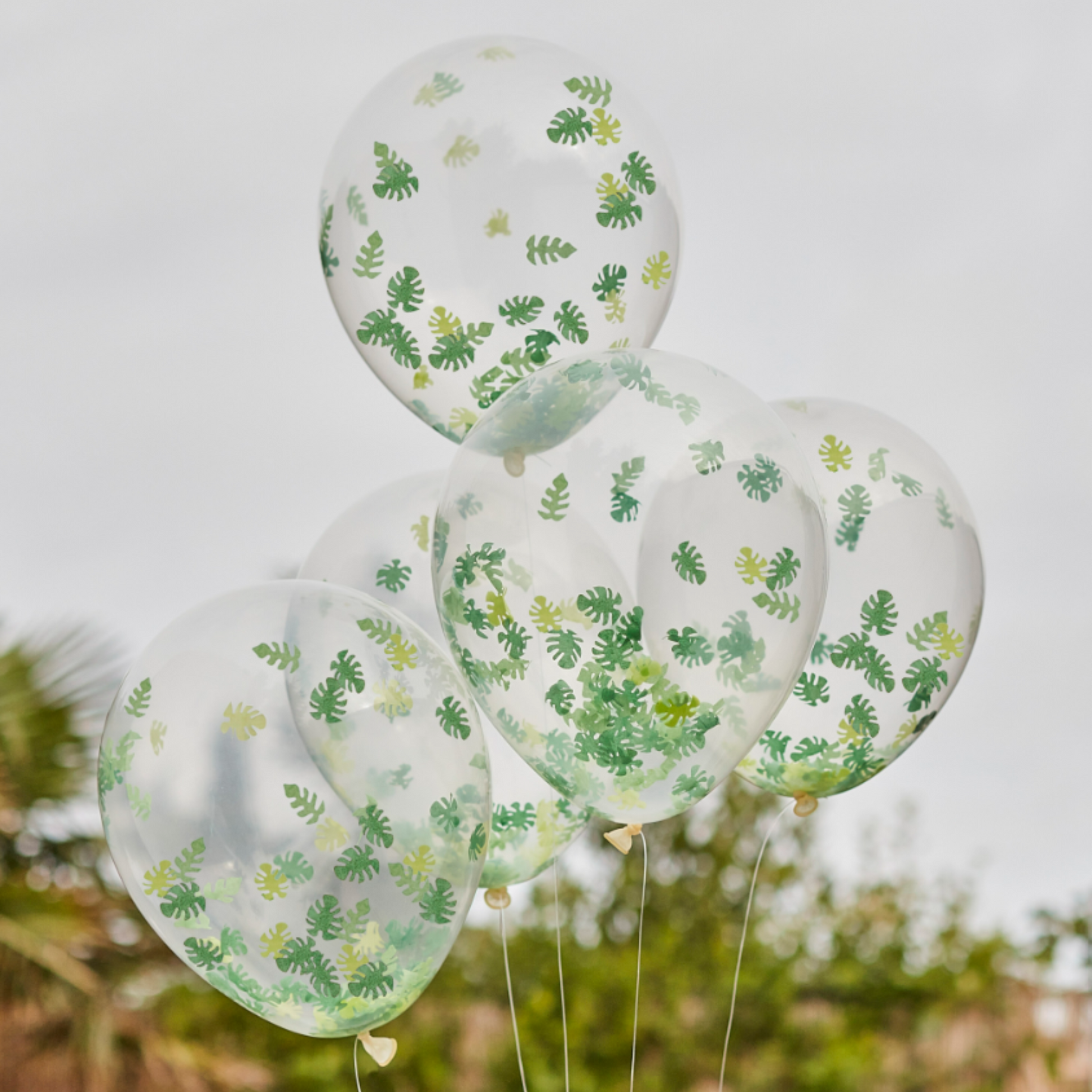 5 x 12” balloons with 2g of leaf-shaped confetti in each balloon.