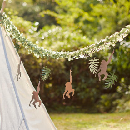 Monkey Leaf Hanging Bunting. It has 4m of Green Netting, 14 x Hanging Monkeys, 16 x Leaf-Shaped Cards