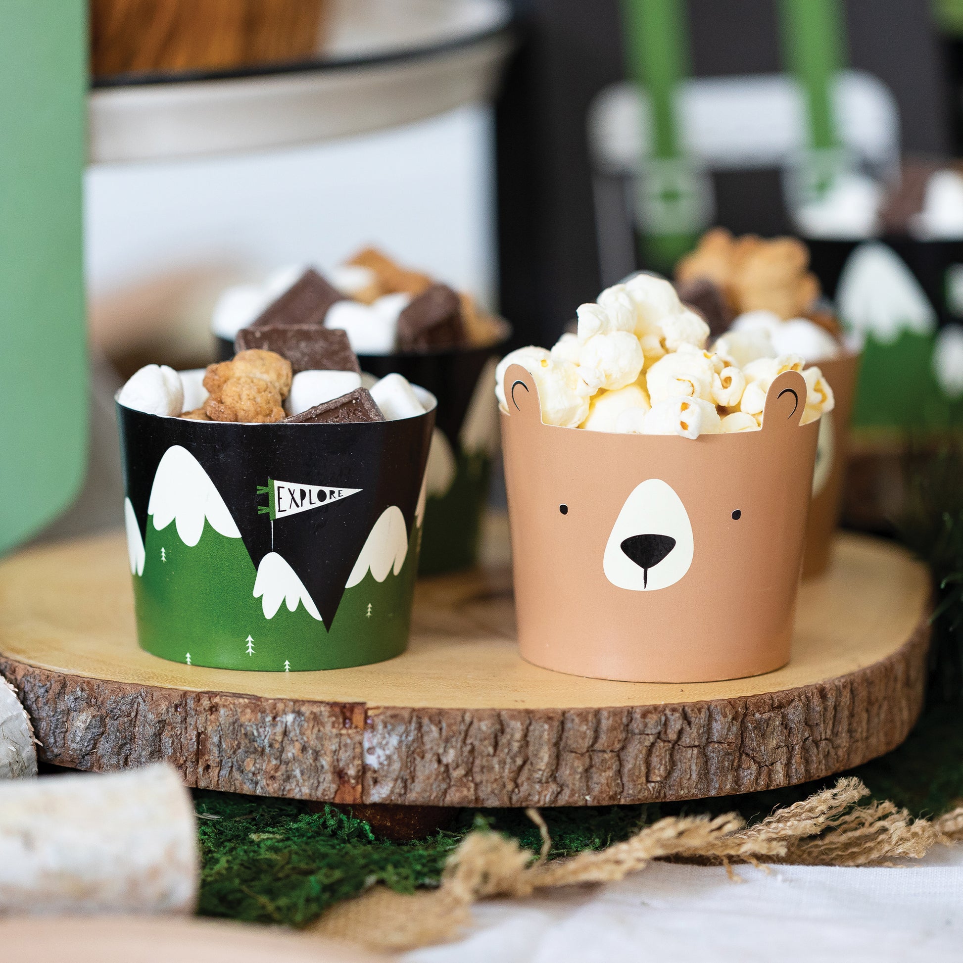  50 baking cups in each box set. 25 of 2 coordinating designs. 25x bear face design, 25 mountain design